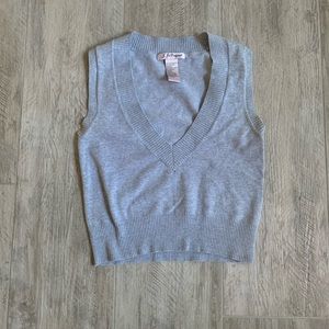 🌟🌟CROP TOP SWEATER VEST! V neck!!🌟🌟  Size medium